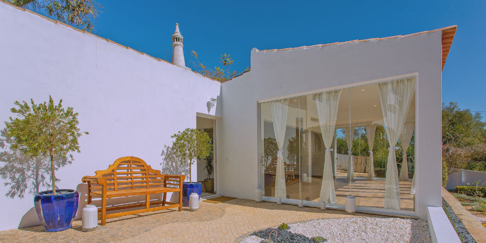 Las cortinas de cristal unen ambientes