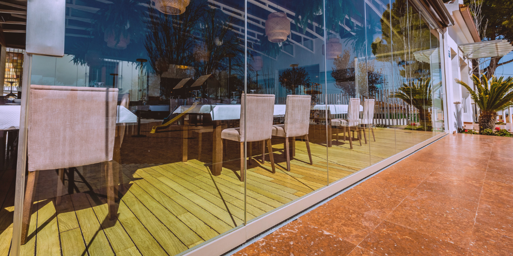 Gravital 400, la cortina de cristal inclusiva para PMR