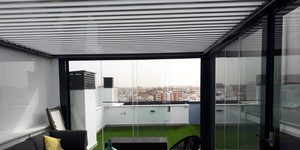 ¿Cómo tener una terraza bonita y protegida