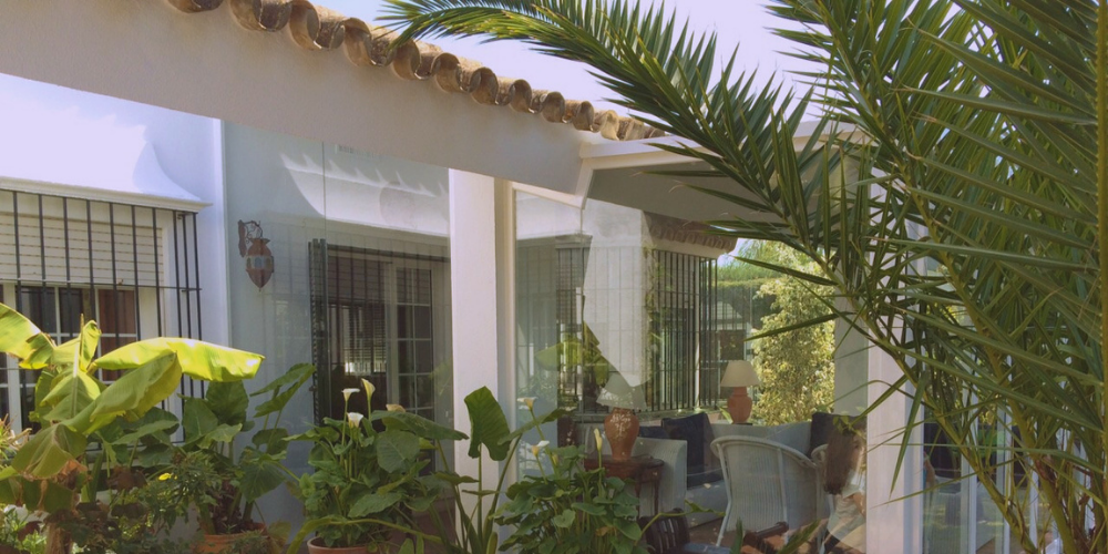 ¿Cómo tener una terraza bonita y protegida
