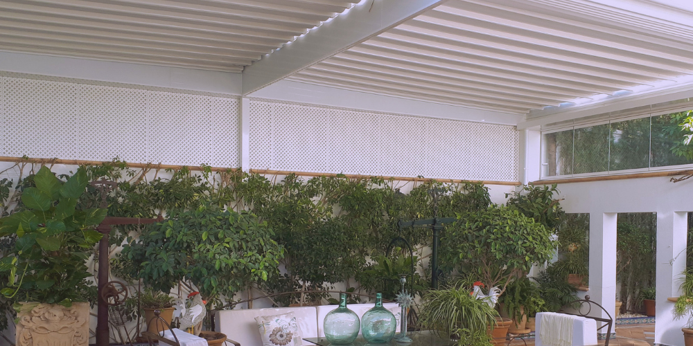 ¿Cómo tener una terraza bonita y protegida