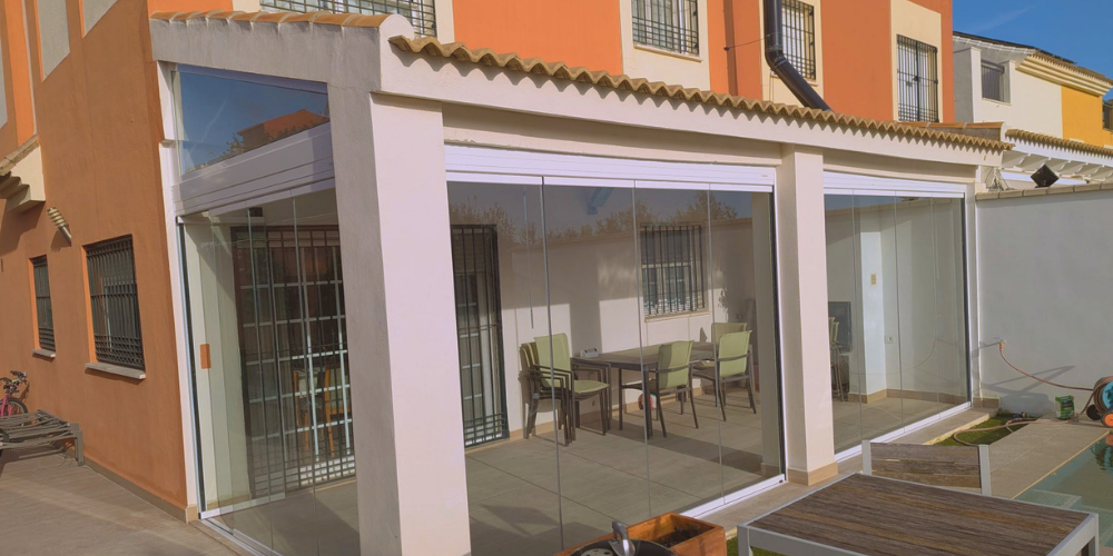 ¿Cómo tener una terraza bonita y protegida