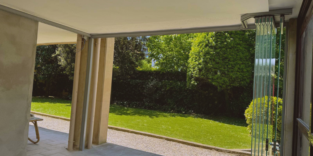 Cortinas de cristal_ trucos para una limpieza al detalle