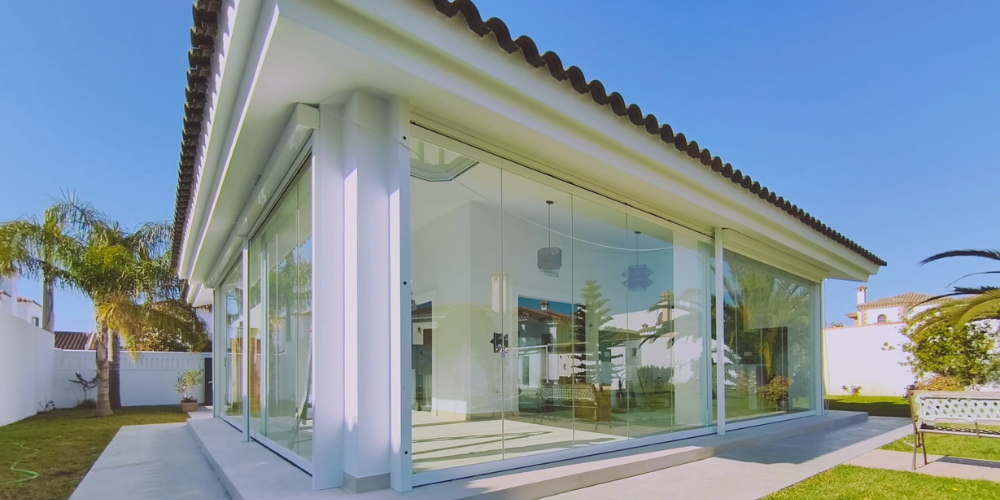 Cortinas de cristal_ trucos para una limpieza al detalle