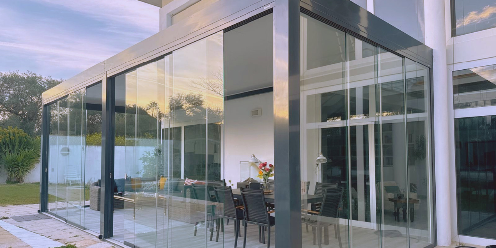 Cortinas de cristal_ trucos para una limpieza al detalle