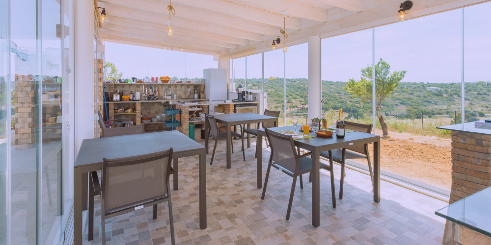 Cuantos tipos de cerramientos para terraza existen - Cortinas de cristal abatibles