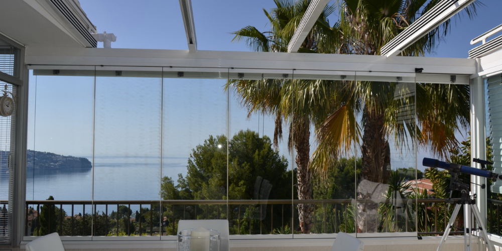 Ejemplos de cerramientos de cristal en Málaga