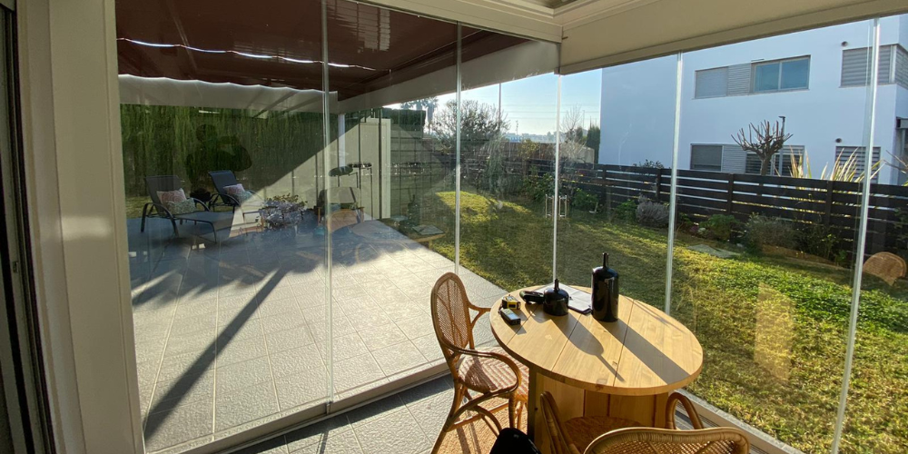 Diferencias entre cerramientos con cortinas de cristal corredera y ventanas