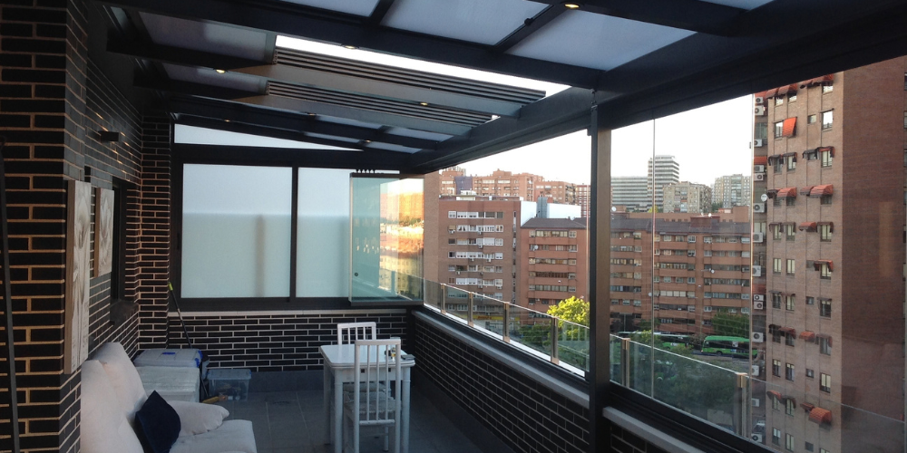 Cerrar un balcón_ ¿por qué es una buena opción para tu casa