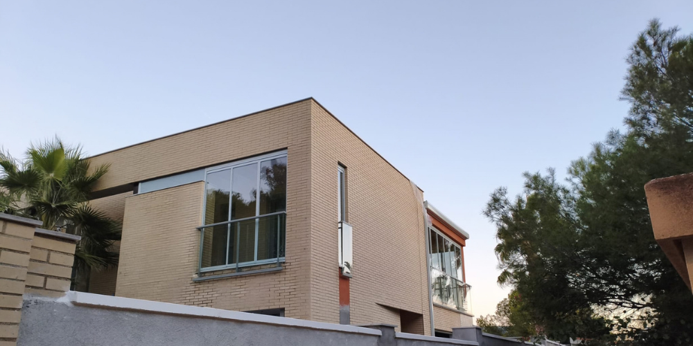 Cerrar un balcón_ ¿por qué es una buena opción para tu casa