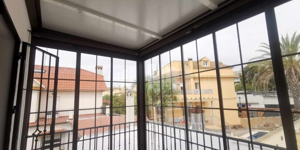 Cerrar un balcón_ ¿por qué es una buena opción para tu casa