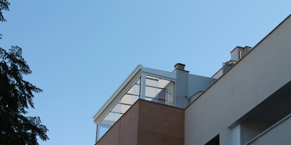 Cerrar un balcón_ ¿por qué es una buena opción para tu casa