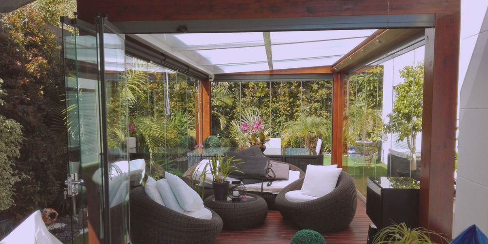 techo fijo de cristal en casa acogedora