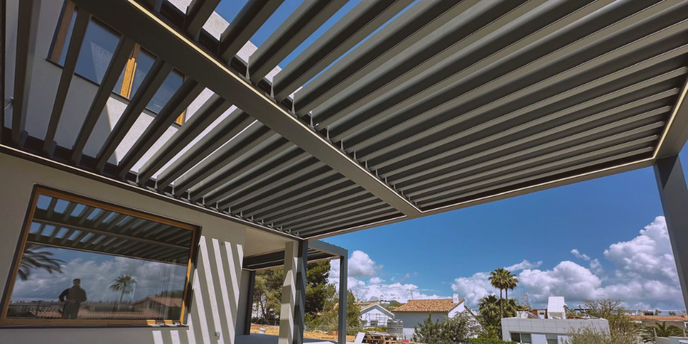 Trucos para una iluminación de terrazas exteriores de noche y de día