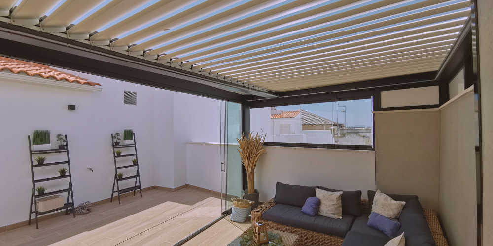 Trucos para una iluminación de terrazas exteriores de noche y de día