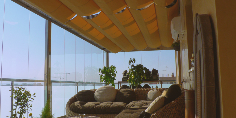 ¿Qué son las cortinas de cristal y qué tipos hay?