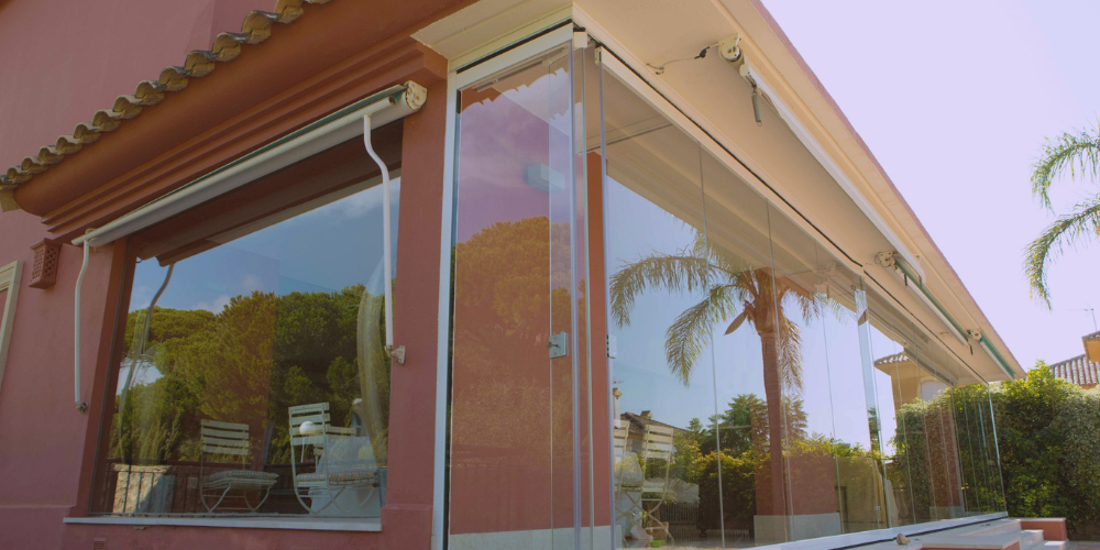 ¿Qué son las cortinas de cristal y qué tipos hay?