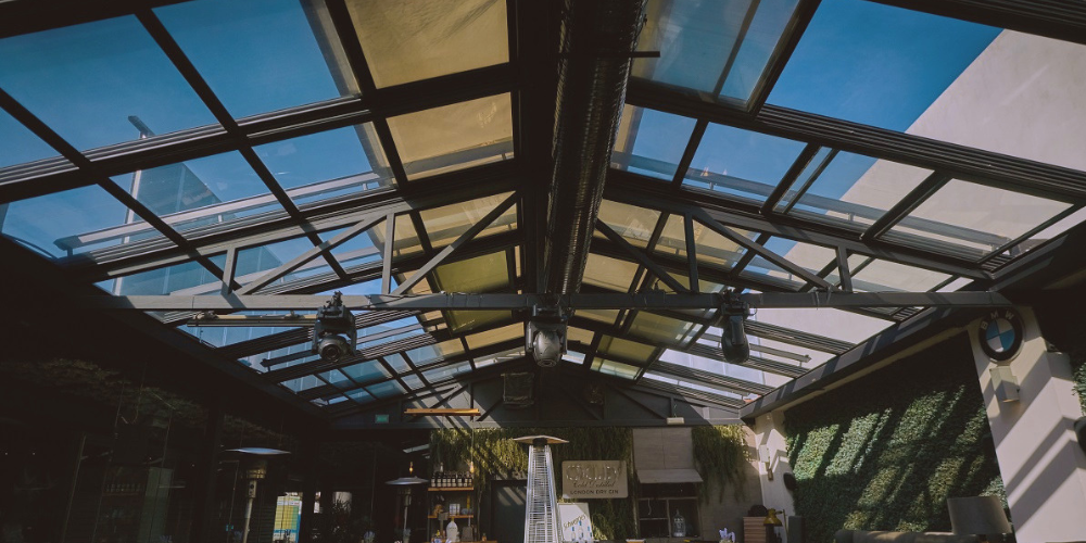 Cómo limpiar un techo de cristal