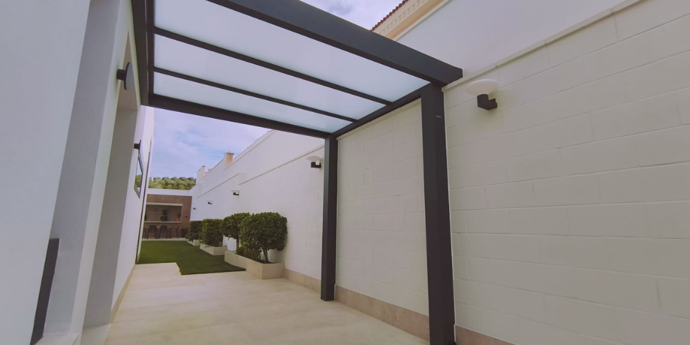 Interiorismo y cristal_ La tendencia que elimina las paredes