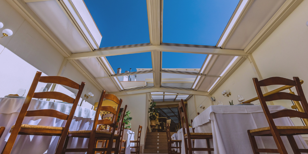 Interiorismo y cristal_ La tendencia que elimina las paredes