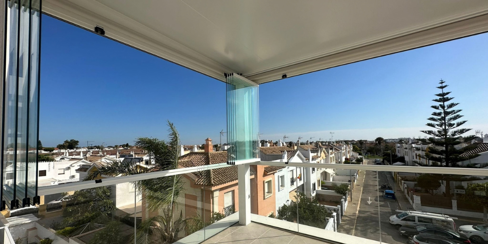 Talos, la pérgola de panel sándwich ideal para dar sombra