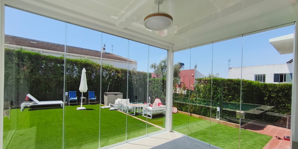 Talos, la pérgola de panel sándwich ideal para dar sombra