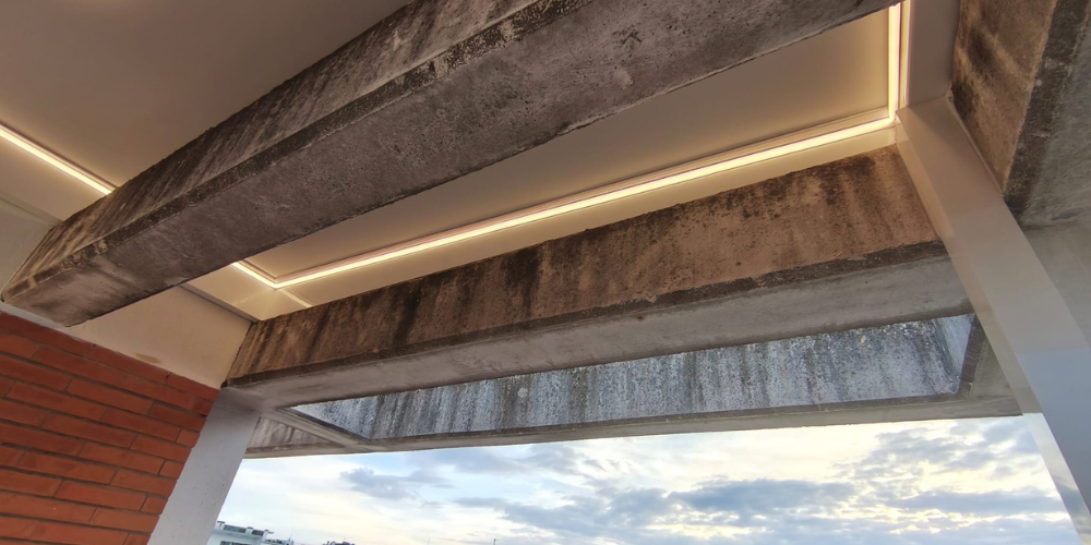 Talos, la pérgola de panel sándwich ideal para dar sombra