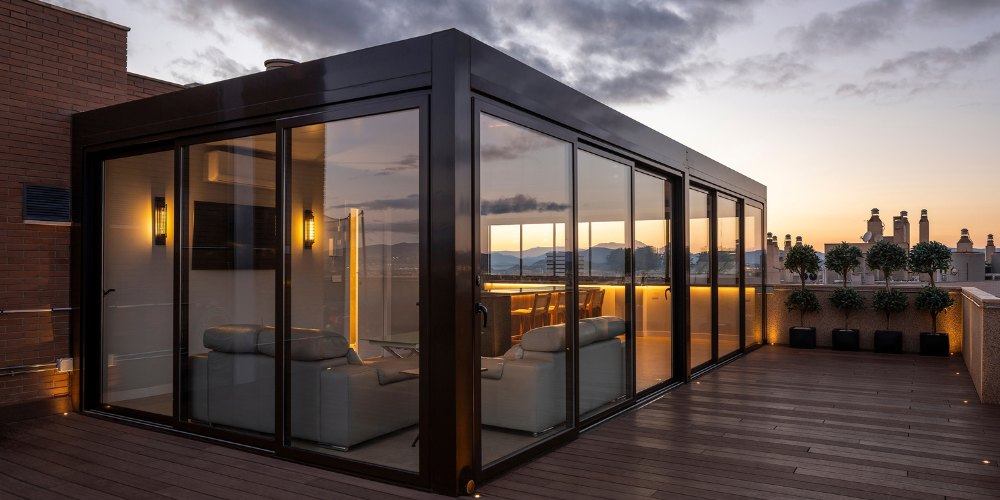 Talos, la pérgola de panel sándwich ideal para dar sombra