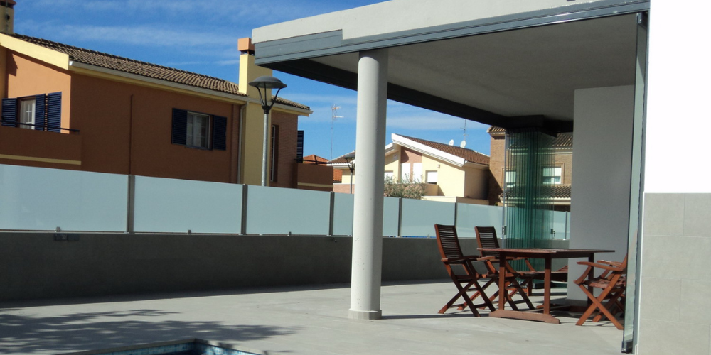 Acristalar terraza para invierno con barandillas de cristal