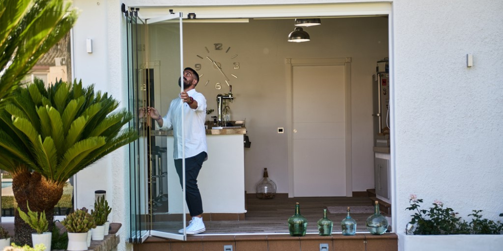 Acristalar terraza para invierno con cortinas de cristal abatibles