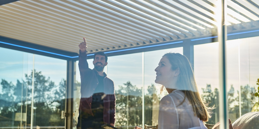 Acristalar terrazas para invierno con pérgola bioclimática