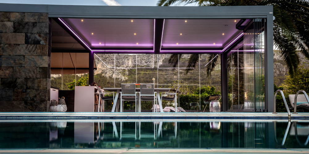 Acristalar terraza para invierno con pérgola bioclimática