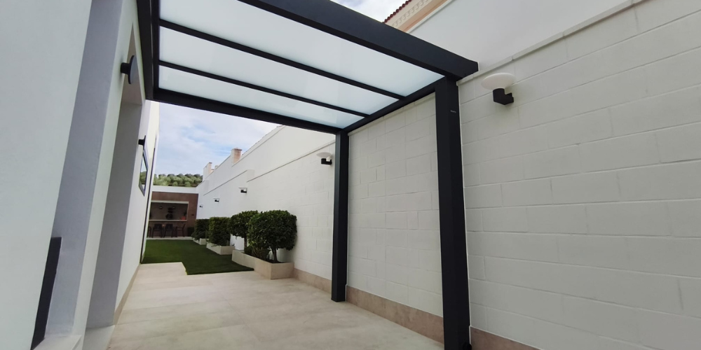 Acristalar terraza para invierno con pérgola de cristal
