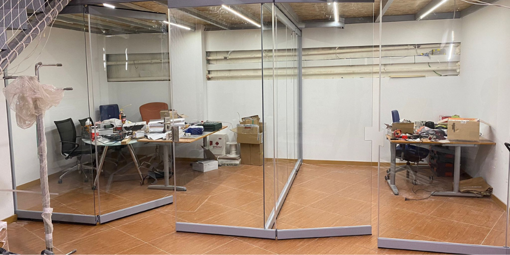Separar ambientes en oficinas con cerramientos de cristal