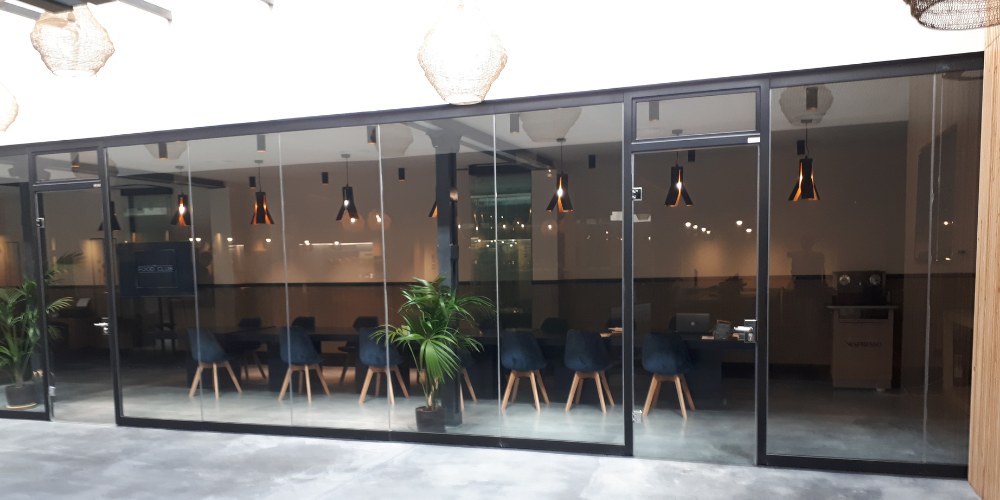 Separar ambientes en oficinas con cerramientos de cristal