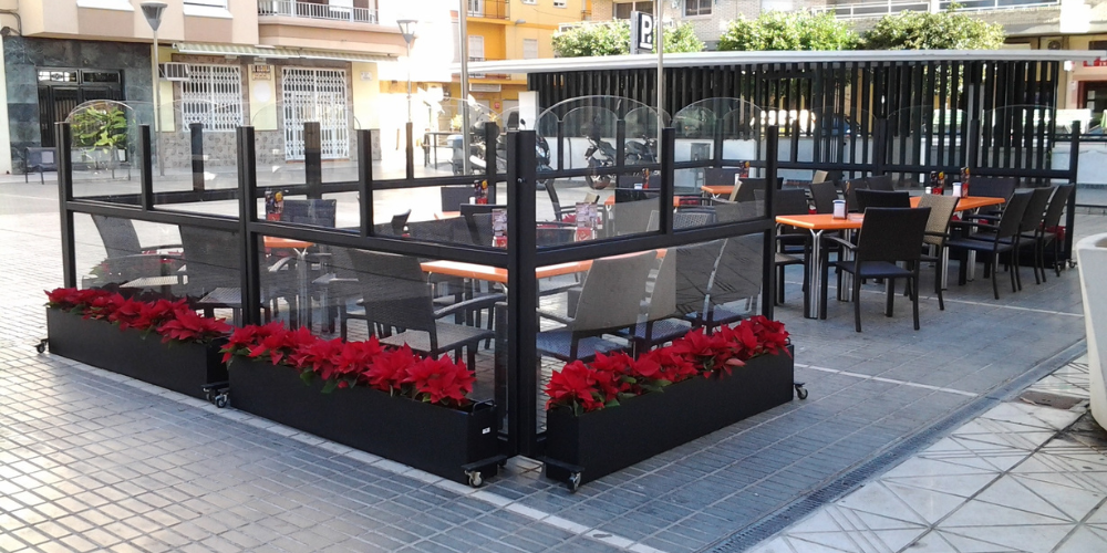 Paravientos de cristal en terraza de hostelería