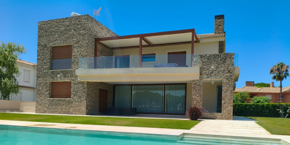 pérgola en vivienda de lujo