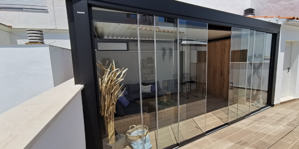 Cerramientos de cristal para terrazas con cortinas de cristal