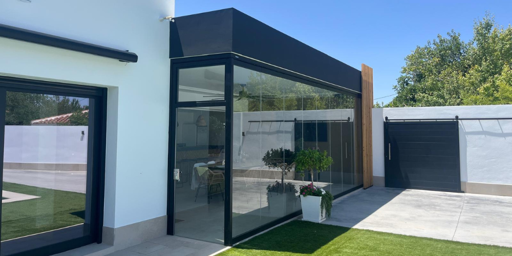Cerramientos de cristal para terrazas con cortinas de cristal