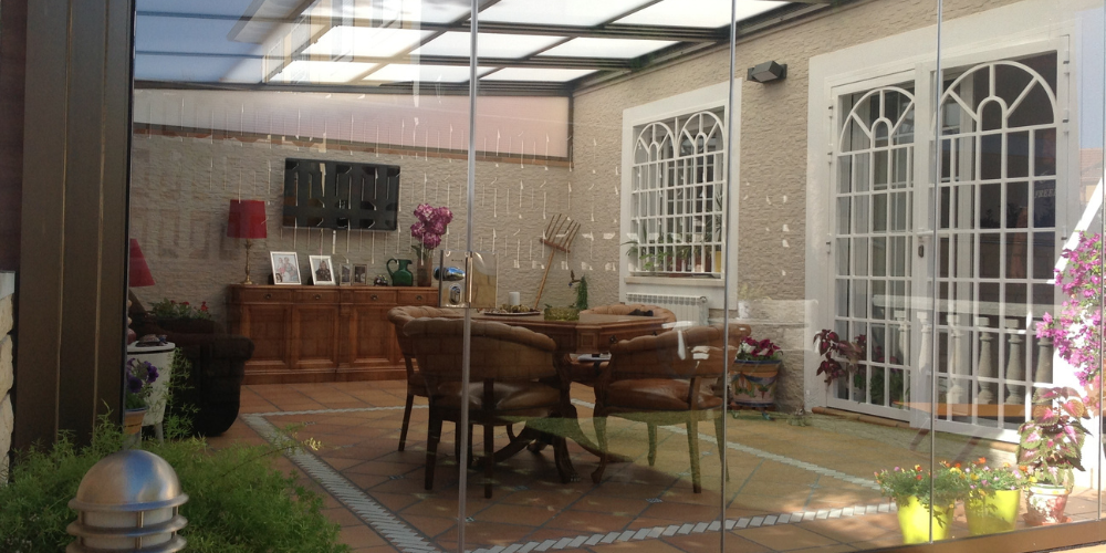 Cerramientos de cristal para terrazas con cortinas de cristal