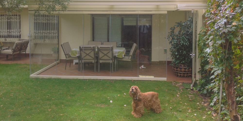 Cómo elegir el mejor cerramiento de cristal para tu terraza según el uso y el clima