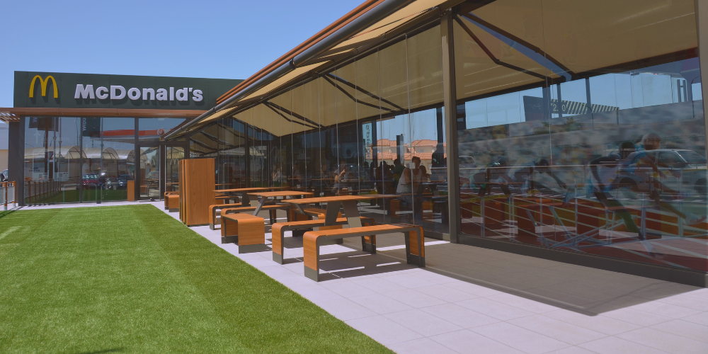 Cómo elegir el mejor cerramiento de cristal para tu terraza según el uso y el clima