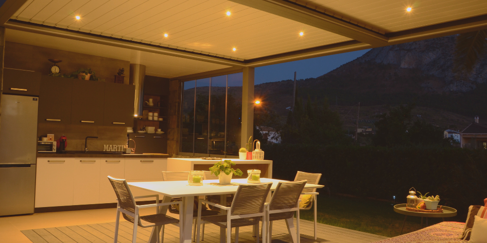 Cómo elegir el mejor cerramiento de cristal para tu terraza según el uso y el clima