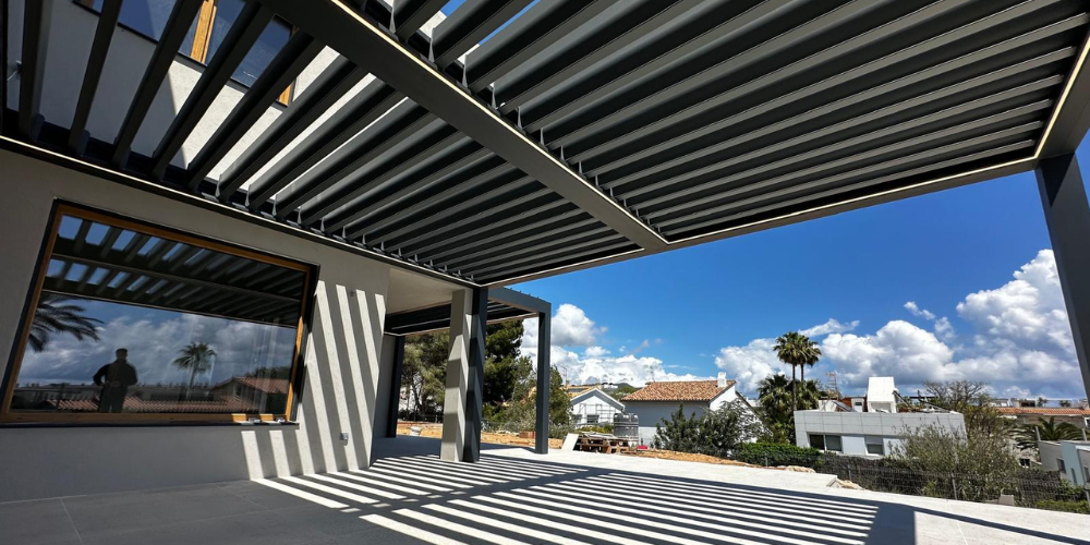 Pérgola retráctil vs pérgola bioclimática, ¿Cuál es mejor?