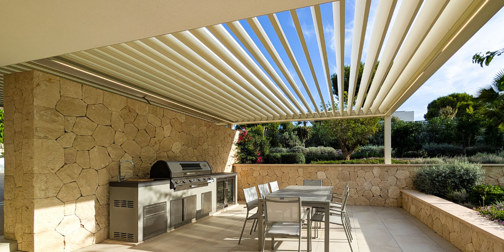 Pérgola retráctil vs pérgola bioclimática, ¿Cuál es mejor?