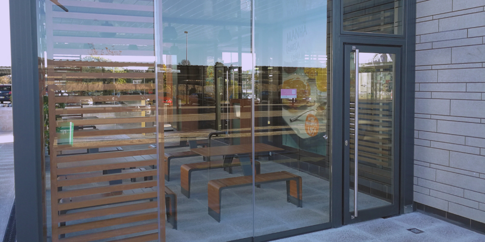 Todo lo que necesitas saber sobre cortinas de cristal correderas a medida