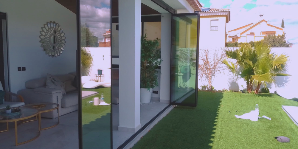 Cómo elegir el cenador de jardín perfecto con cortinas de cristal abatibles con aislamiento térmico