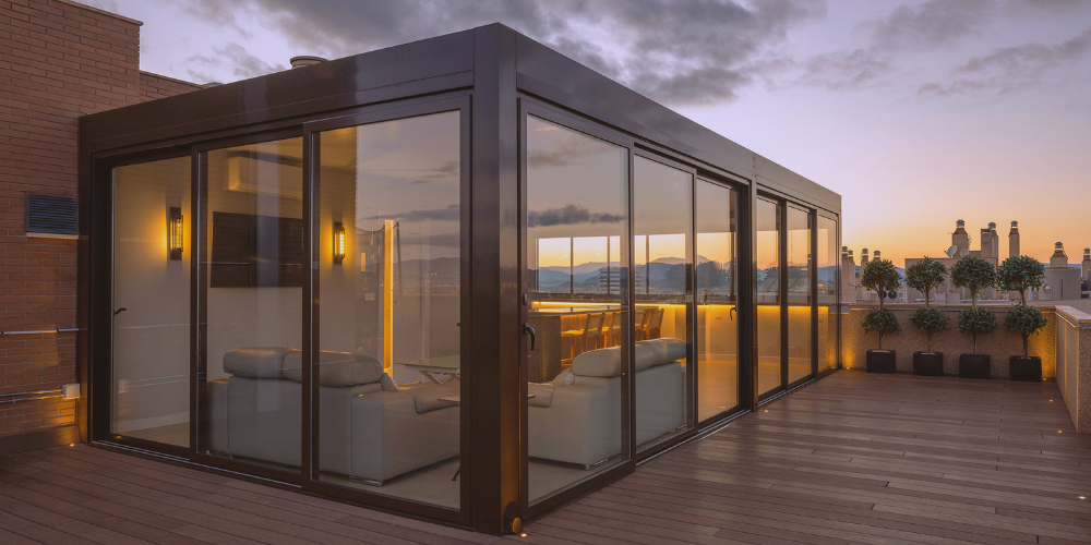 Cómo elegir el cenador de jardín perfecto con pérgola de panel sándwich