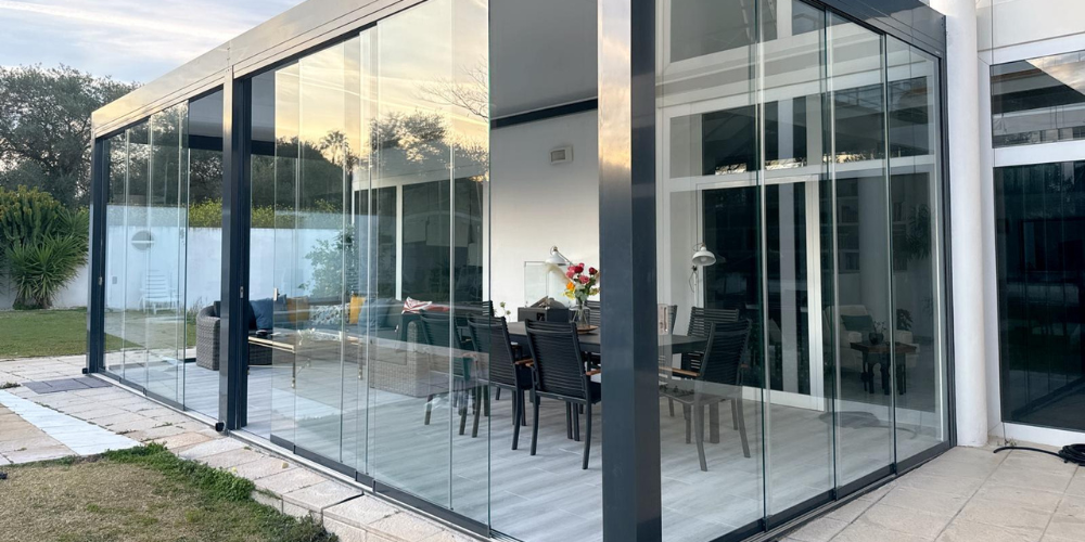 Cenadores de jardín con cortinas de cristal correderas