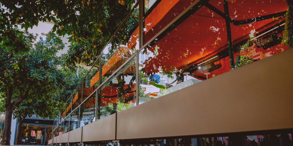Tipos de paravientos de cristal a medida para hostelería